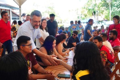 notícia: Governador Clécio Luís celebra diversidade do Arraiá do Povo em encontro com quadrilheiros juninos do Amapá