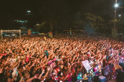 notícia: Carnaval do Povo celebra os 266 anos de Macapá com animação de Carlinhos Brown, na Praça da Bandeira