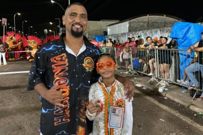 notícia: 'O carnaval ajudou na inclusão do meu filho', diz pai de menino com deficiência física que desfila em escola de samba no Amapá