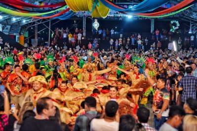 notícia: Cultura e tradição atraem centenas de espectadores na primeira noite do Arraiá do Povo, do Governo do Amapá